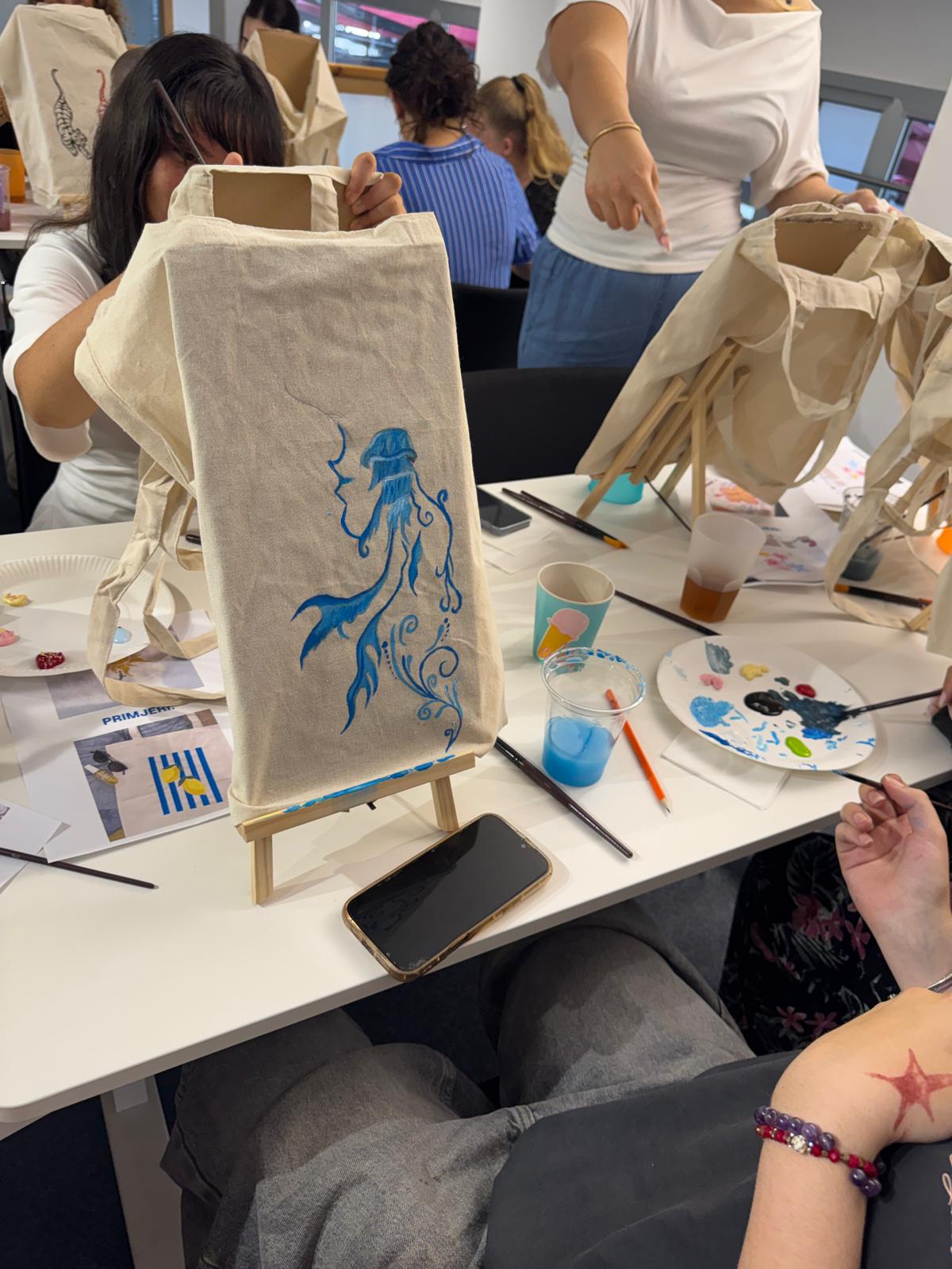 Tražila se stolica više za kreativnu radionicu tote torbi
